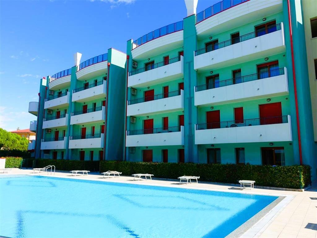 Residence Roberta Con Piscina - Agenzia Cocal Caorle Exterior foto