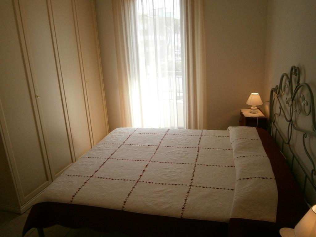 Residence Roberta Con Piscina - Agenzia Cocal Caorle Zimmer foto