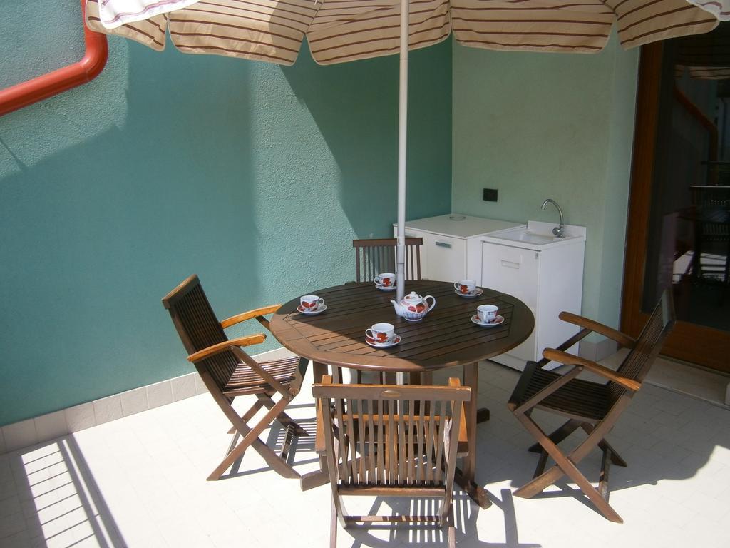 Residence Roberta Con Piscina - Agenzia Cocal Caorle Zimmer foto