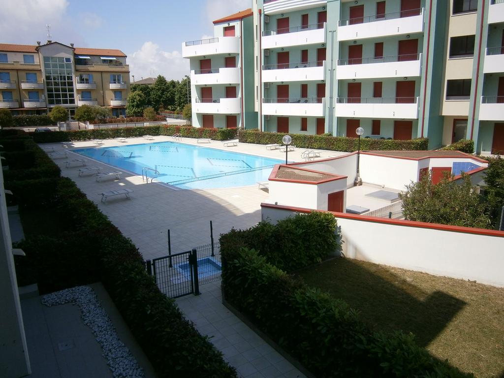 Residence Roberta Con Piscina - Agenzia Cocal Caorle Zimmer foto