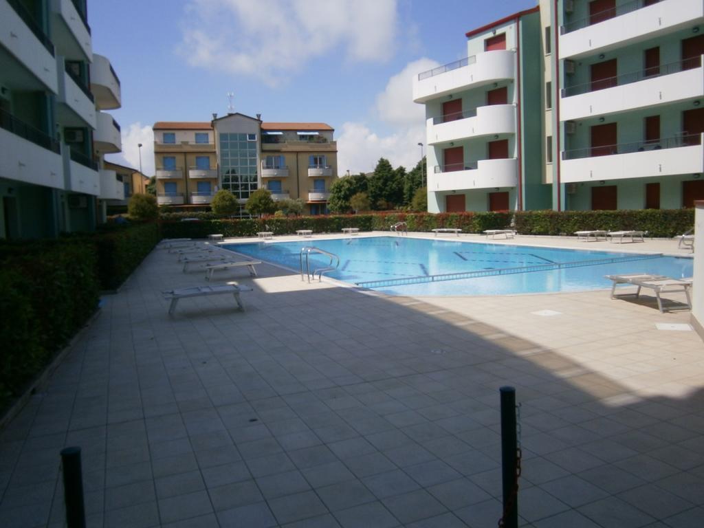 Residence Roberta Con Piscina - Agenzia Cocal Caorle Zimmer foto