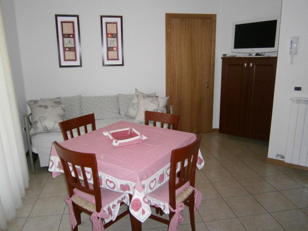 Residence Roberta Con Piscina - Agenzia Cocal Caorle Zimmer foto