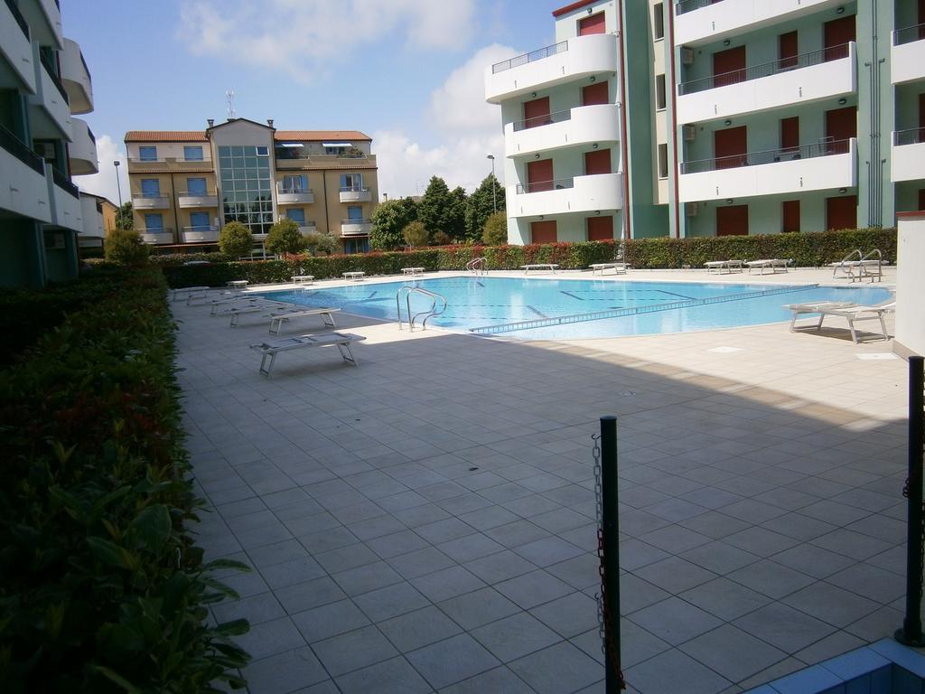Residence Roberta Con Piscina - Agenzia Cocal Caorle Zimmer foto